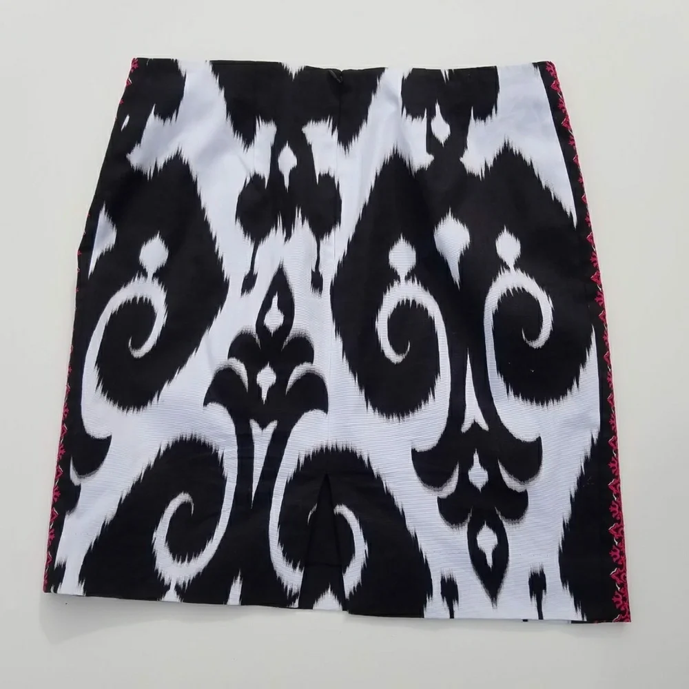 White House Black Market embroidered skirt 10 - Picture 5 of 7